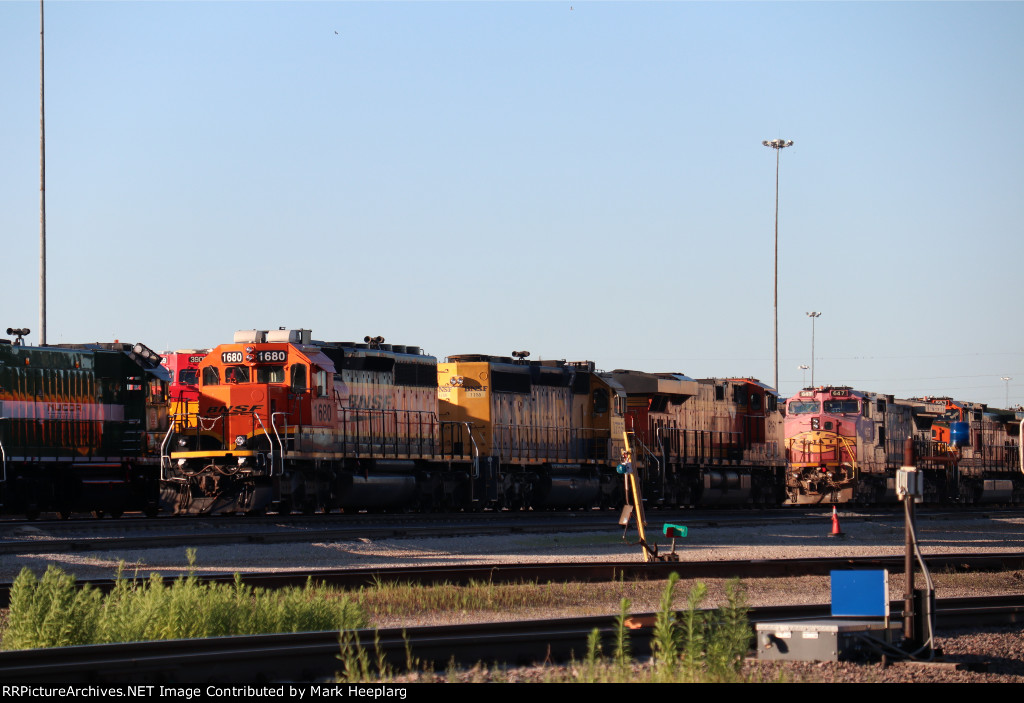 BNSF 1680